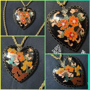 VINTAGE CLOISENNÉ HEART PENDANT BIG!!! ON GOLD TONE CHAIN. Excellent condition
